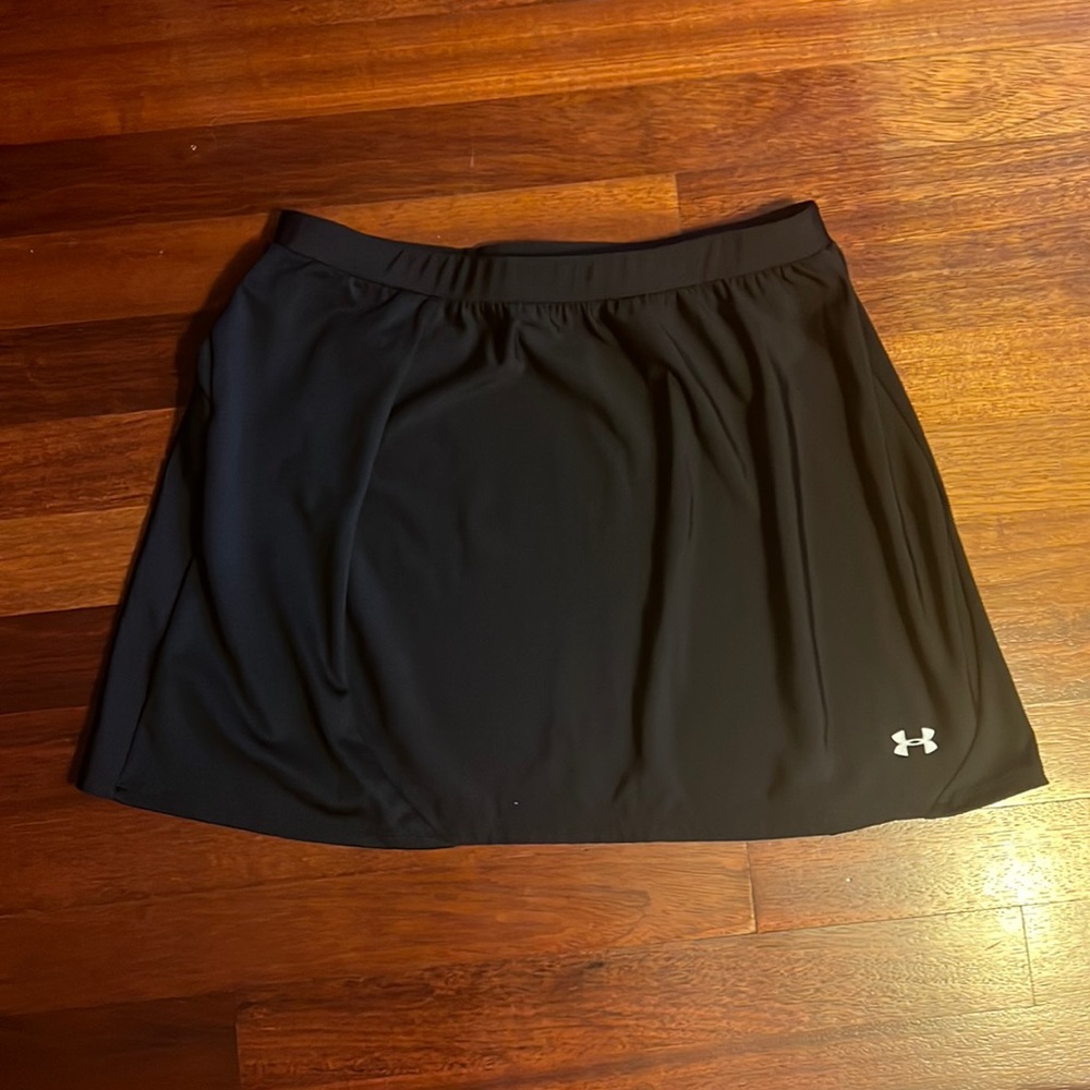 Medium Under Armour Skirt in Black
